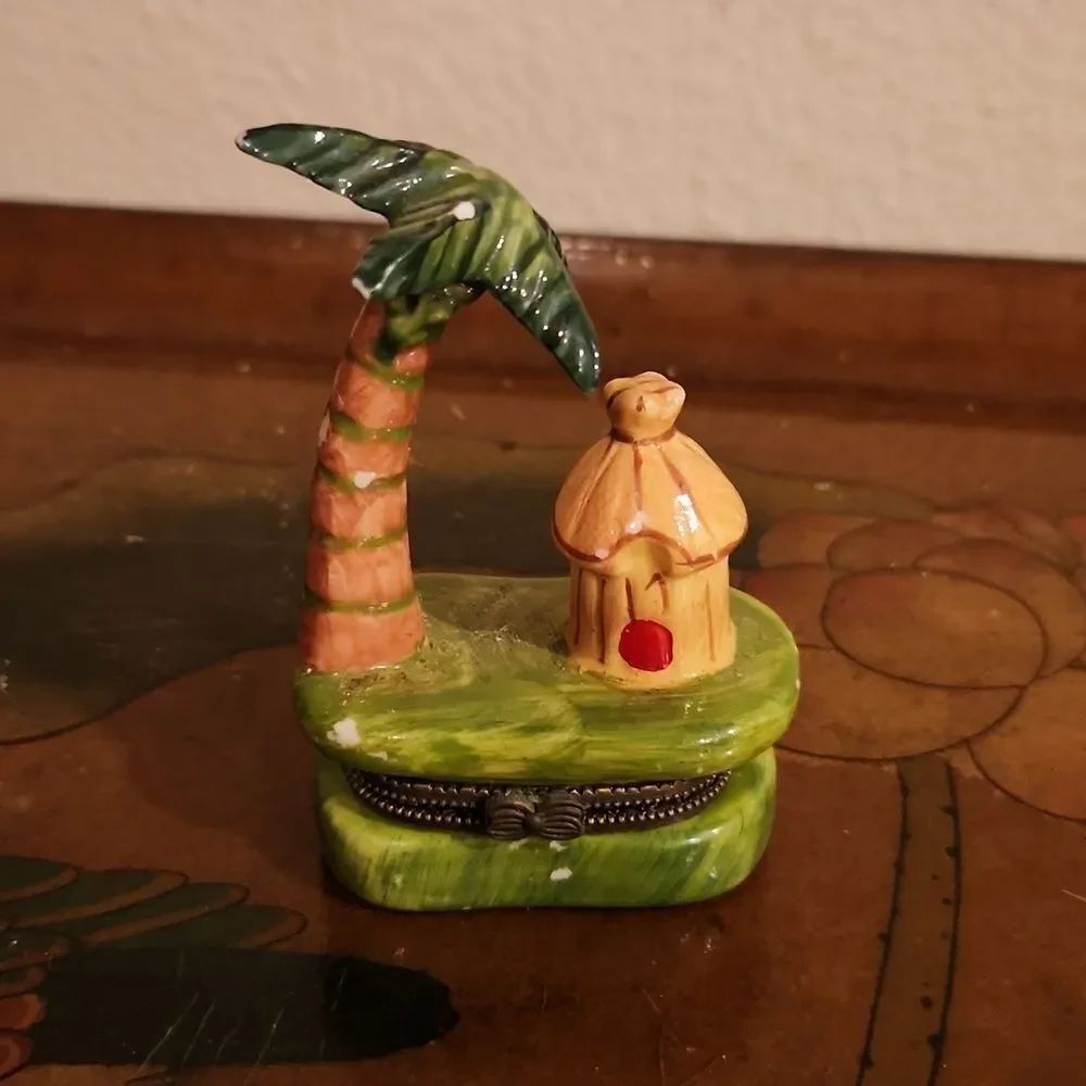 Grass Shack Palm Tree Tropical Trinket Box Vintage